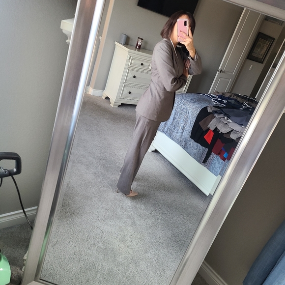 Antonio Melanie Suit: I accept most offers - Picture 10 of 11